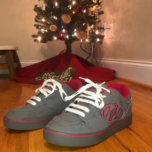 HEELY Shows Size 6 Sneaker